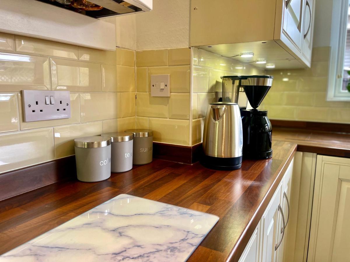 Stylish 3 Bed With Free Parking Holiday home *